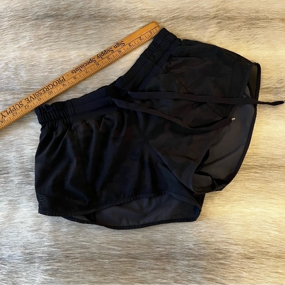LULULEMON Hotty Hot Short
Savasana Camo Black Drawstring Pocket 4 Mesh Elastic - Picture 9 of 14